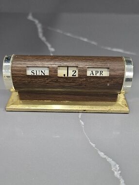 Vintage Park Sherman perpetual desk calendar